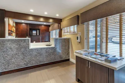 Photo 5 - Best Western Carmel's Town House Lodge