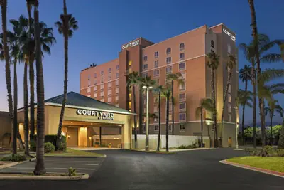 Photo 2 - Courtyard by Marriott Baldwin Park