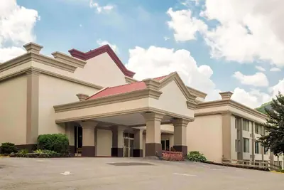 Photo 2 - Days Inn by Wyndham Williamsport