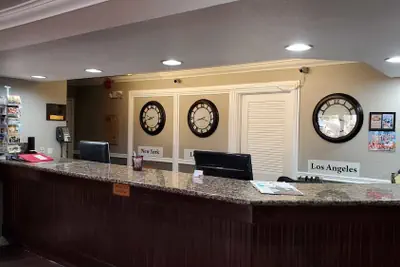 Photo 3 - Ramada by Wyndham Barstow
