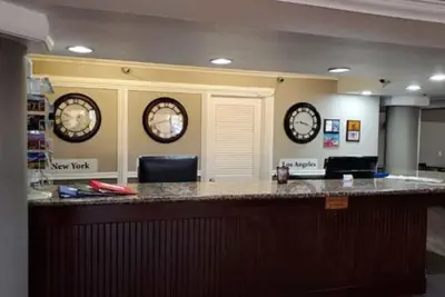Photo 2 - Ramada by Wyndham Barstow