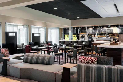 Photo 2 - Courtyard by Marriott Chicago O'Hare