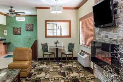 Photo 4 - Quality Inn at Collins Road - Cedar Rapids