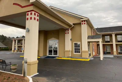 Photo 2 - Super 8 by Wyndham Covington