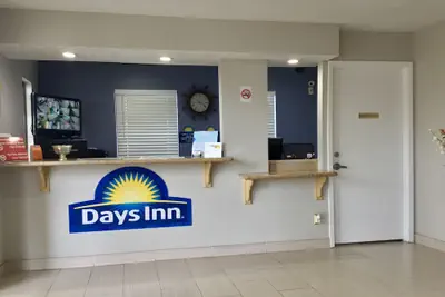 Photo 3 - Days Inn by Wyndham San Antonio Morgan's Wonderland / IH-35 N