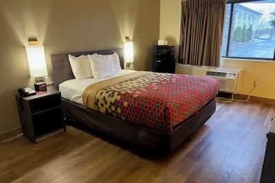 Photo 2 - Budget Inn