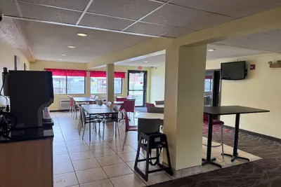 Photo 4 - Budget Inn