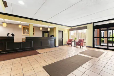 Photo 3 - Comfort Inn Lehigh Valley West - Allentown