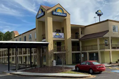 Photo 2 - Days Inn by Wyndham Atlanta/Southlake/Morrow