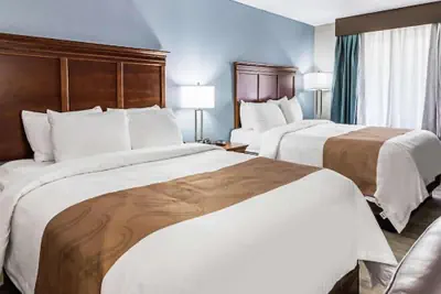 Photo 3 - Farragut Inn & Suites