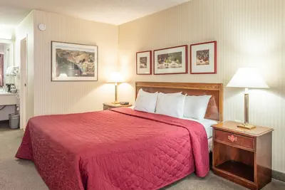 Photo 4 - University Place Hotel & Conference Center