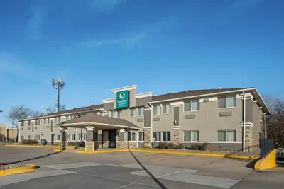 Photo 2 - Quality Inn & Suites Des Moines Airport