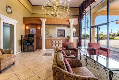 Photo 3 - Econo Lodge Inn & Suites Griffin North