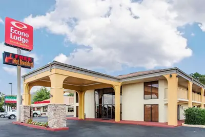 Photo 2 - Econo Lodge Inn & Suites Griffin North
