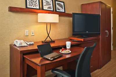 Photo 5 - Courtyard by Marriott Indianapolis Airport