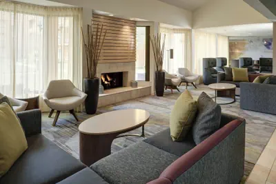 Photo 2 - Courtyard by Marriott Indianapolis Airport