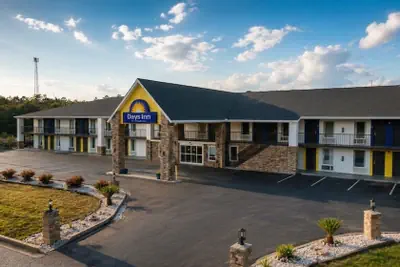 Photo 2 - Days Inn by Wyndham Newberry