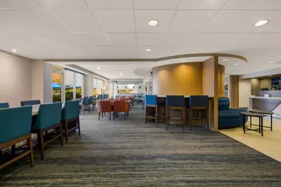 Photo 4 - Holiday Inn Express Hampton - Coliseum Central by IHG