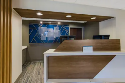 Photo 3 - Holiday Inn Express Hampton - Coliseum Central by IHG