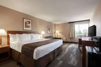 Photo 5 - Ramada by Wyndham Bismarck