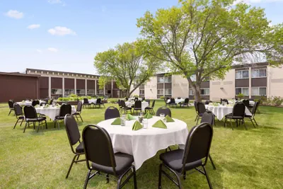 Photo 4 - Ramada by Wyndham Bismarck
