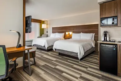 Photo 5 - Holiday Inn Express & Suites Detroit - Farmington Hills by IHG