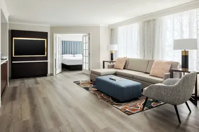 Photo 2 - Chicago Marriott Suites Deerfield