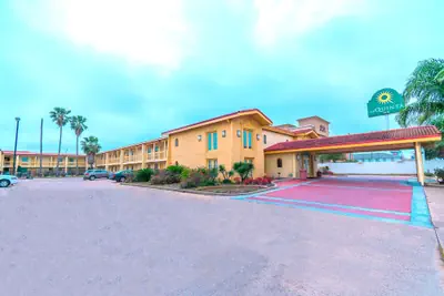 Photo 2 - La Quinta Inn by Wyndham Clute Lake Jackson