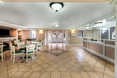 Photo 3 - La Quinta Inn by Wyndham Albuquerque Northeast