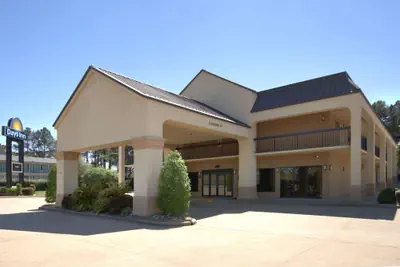 Photo 2 - Days Inn by Wyndham Longview South