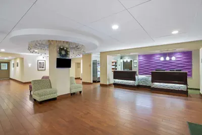 Photo 4 - La Quinta Inn & Suites by Wyndham Springfield MA