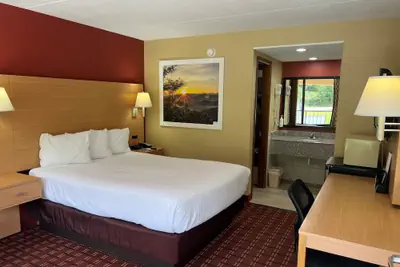 Photo 4 - Serenity Inn