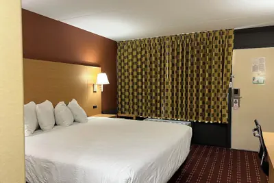 Photo 5 - Serenity Inn