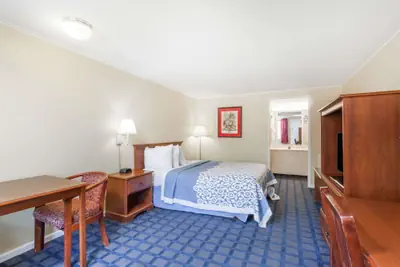 Photo 5 - Days Inn by Wyndham Dover Downtown