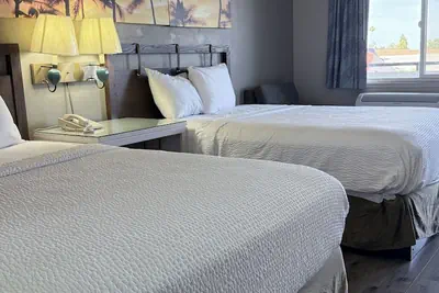 Photo 4 - Days Inn by Wyndham Ontario Airport
