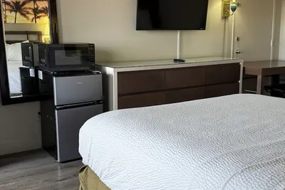 Photo 5 - Days Inn by Wyndham Ontario Airport