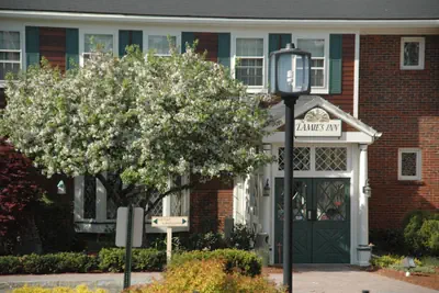 Photo 2 - Lamie's Inn and The Old Salt Restaurant