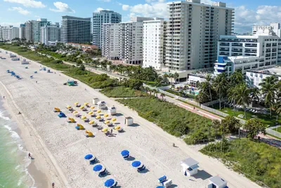 Photo 2 - Hilton Cabana Miami Beach Resort