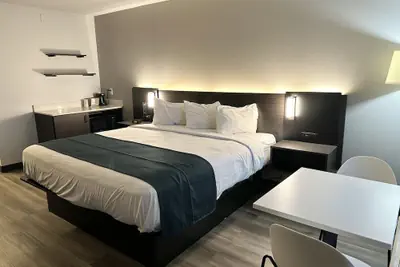 Photo 4 - Studio 6 Suites Louisville, KY – Airport/Expo Center