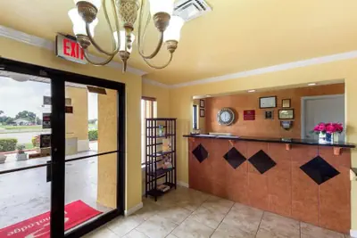 Photo 5 - Econo Lodge Inn & Suites San Antonio near Frost Bank Center