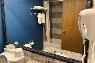 Photo 5 - Quality Inn & Suites Louisville East