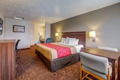 Photo 5 - Econo Lodge St George North - Near Pioneer Park