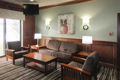 Photo 3 - Clarion Inn & Suites Cortland - University Area
