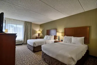 Photo 2 - Clarion Inn & Suites Cortland - University Area