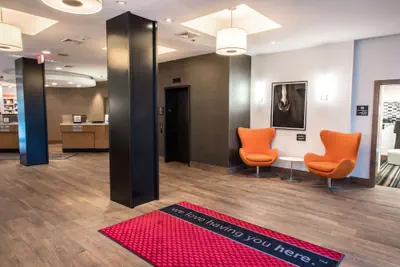 Photo 4 - Hampton Inn Albany-Western Ave/University Area