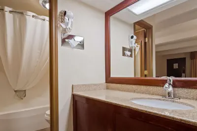 Photo 5 - Best Western Montis Inn