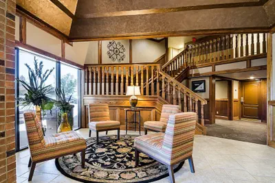 Photo 4 - Clarion Inn Garden City