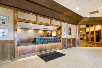 Photo 5 - Clarion Inn Garden City
