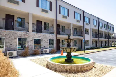 Photo 2 - Baymont by Wyndham College Park Atlanta Airport South