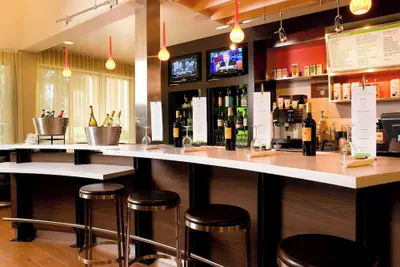 Photo 3 - Courtyard by Marriott Sacramento Airport Natomas